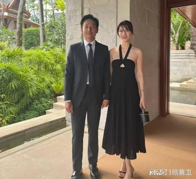太不易做林峰宠妻人设崩塌别太离谱！EVO视讯张馨月站椅子吃面被叹阔(图6)